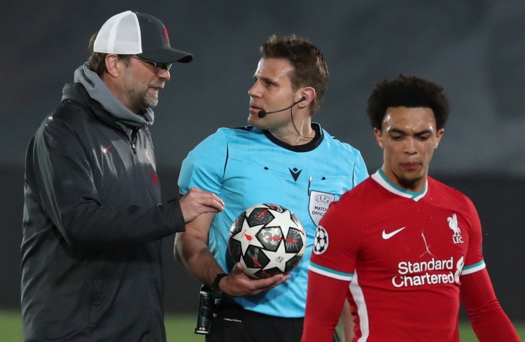 中超-萨里奇点射 青岛海牛1-0沧州雄狮携手保级